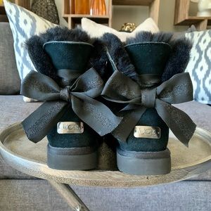 UGG Customizable Bailey Bow Mini Boots Black Women's Sz 8